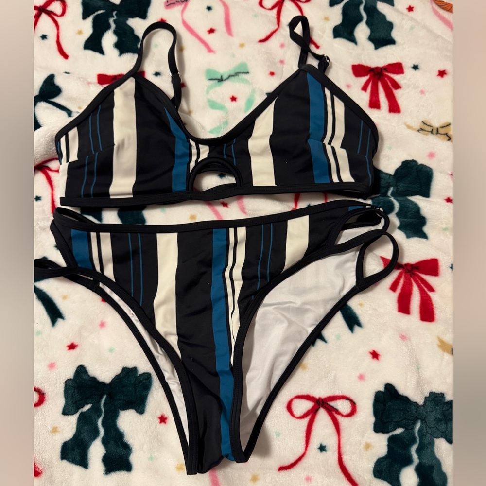 SHEIN bathing suit set